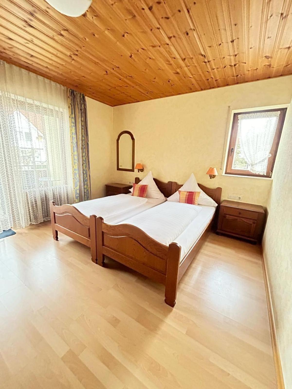 Gaestehaus Herzog อูลดิงเงน มึลโฮเฟิน ภายนอก รูปภาพ