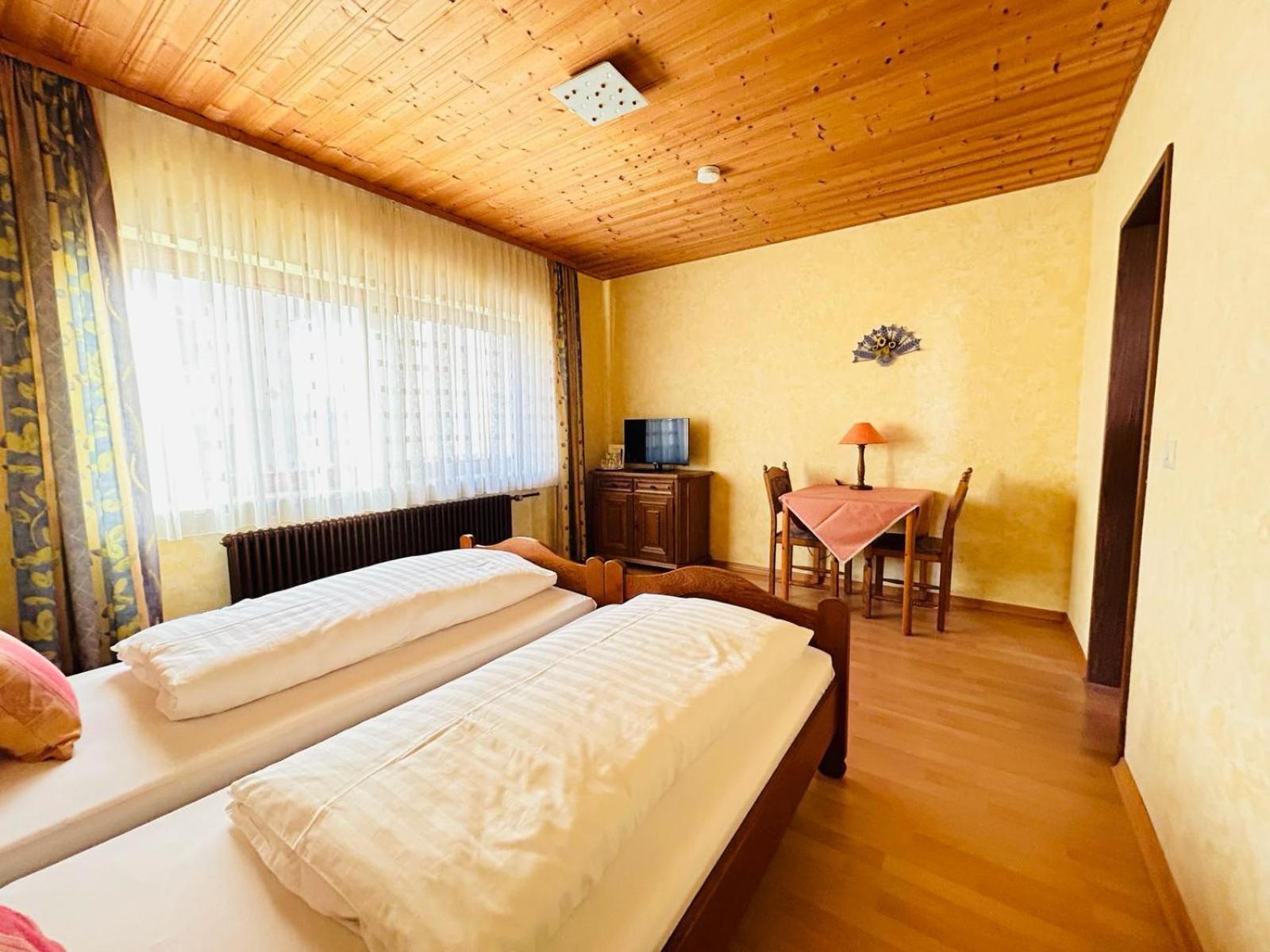 Gaestehaus Herzog อูลดิงเงน มึลโฮเฟิน ภายนอก รูปภาพ